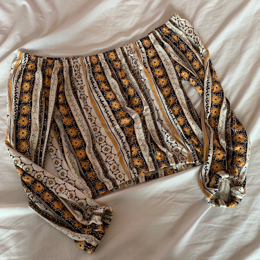 🦋 H&M Crop Top 🦋 - Picture 1 of 3